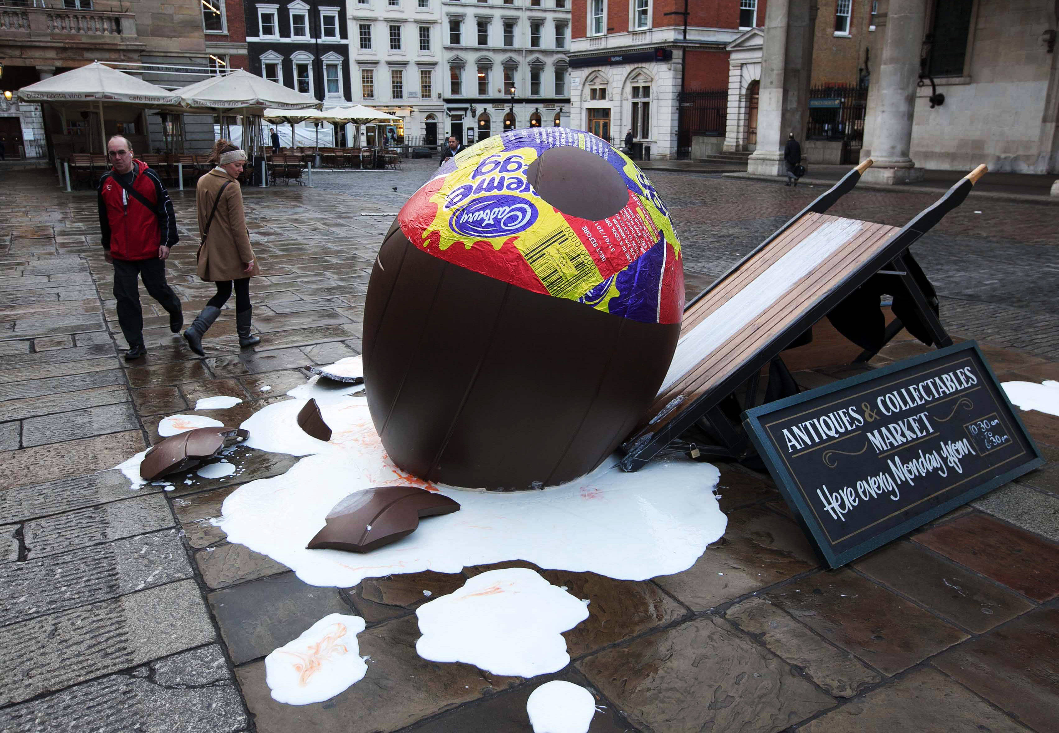 articol AdvertMinds campanie outdoor Paste Cadburys